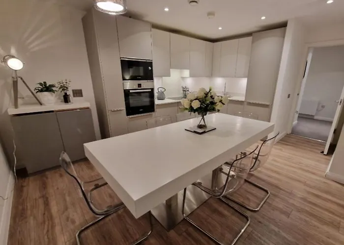 Modern Apartment, Sleeps 6, Belfast City Centre