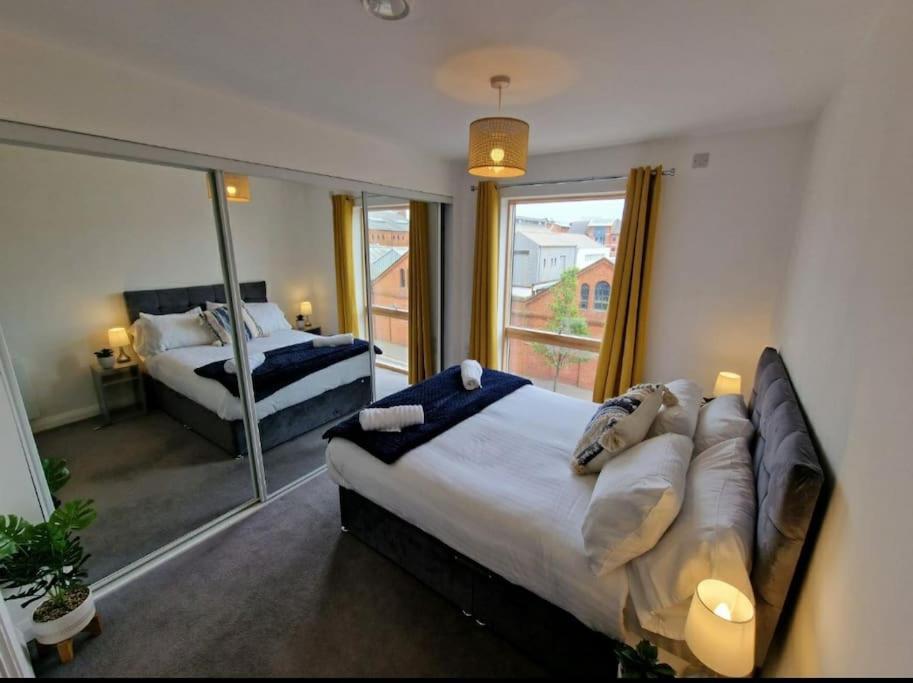 Modern Apartment, Sleeps 6, Centre *