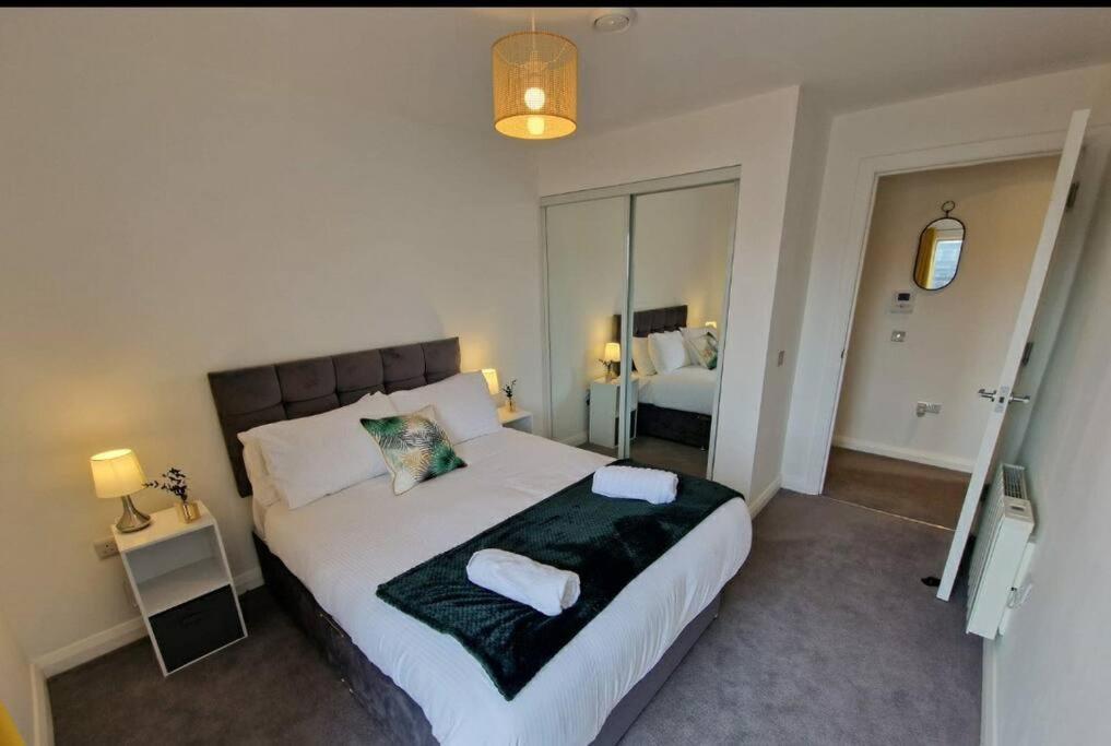 Modern Apartment, Sleeps 6, Centre Belfast